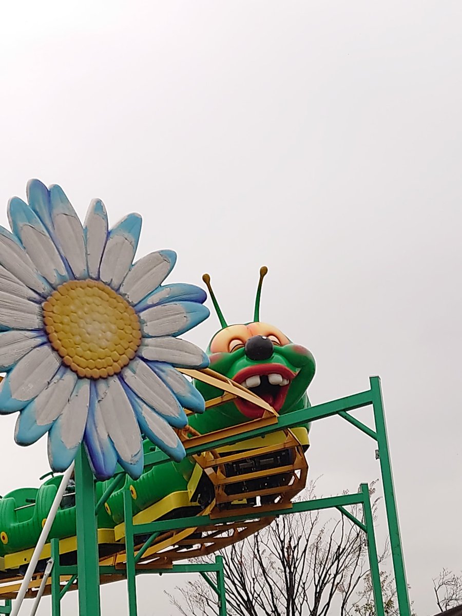 MTHaln's tweet photo. 春休み突入であらかわ遊園
初めてこいつに会うのになぜか知ってる不思議な感覚で過ごす
帰りの電車で話すと子は知ってた
「これ岡くんが乗ってたやつだよ！」

思わぬ岡崎体育聖地巡礼してた１日 https://t.co/Z3Mp7qIsWB