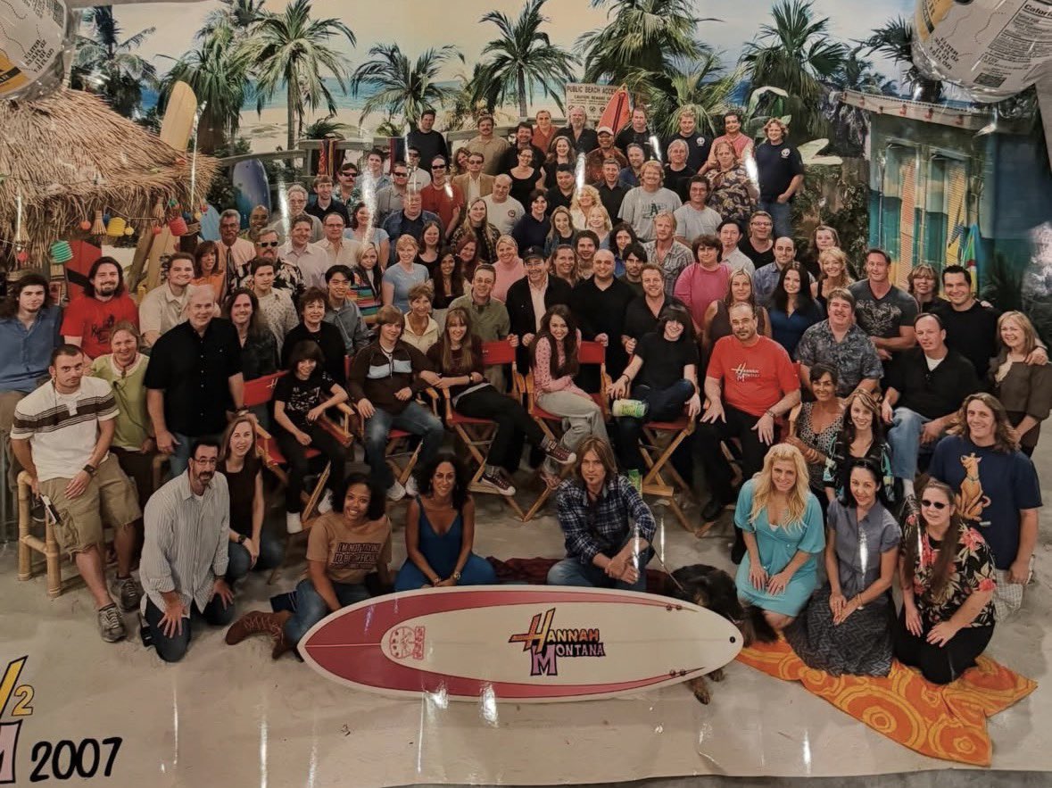 Miley Cyrus Noticias tweet media