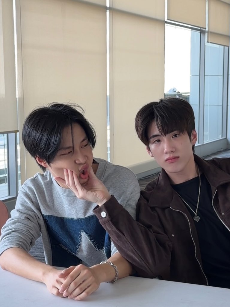 PHUTATCHAI OFFICIAL 🏒🎤 tweet media