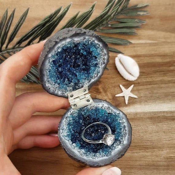 seraphicxc's tweet photo. Geode Ring Box 💍 https://t.co/ek25LDmtQs