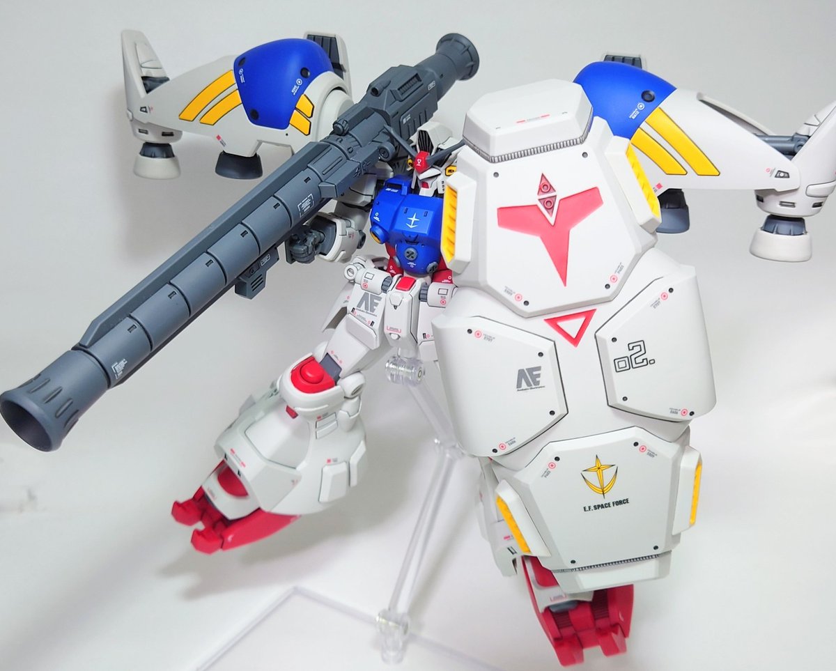 [HGUC ガンダムGP02A サイサリス]
1号機同様しっかり塗り分けてデカール貼って仕上げました。
シールドの保持力はガッチガチに強化してます。
手首は勿論ビルドハンズに変更。
#ガンプラ好きと繋がりたい
#プラモデルライフ 