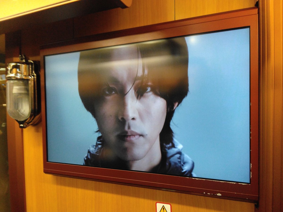 miee_1017's tweet image. 東京メトロ銀座線で、大人の魅力溢れる美麗かっこいいTATRAS桃李くんに囲まれて幸せな空間を堪能💖
写真を撮った後は、動画の前に立って目が離せなくなり魅入ってました😍
もう住みたい、素敵すぎてずっと乗っていたくなる～😆
#松坂桃李
#TATRAS
#2026年春夏

tatras-official.jp/pages/2026ss-j…