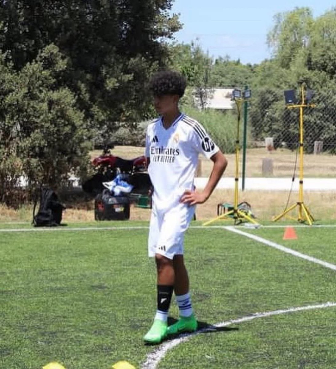 Cristiano Junior trained with Real Madrid's under 16 team. The view is for him to join La Fabrica in the future.

— MarioCortegana

#HalaMadrid | #PenyaBangladesh