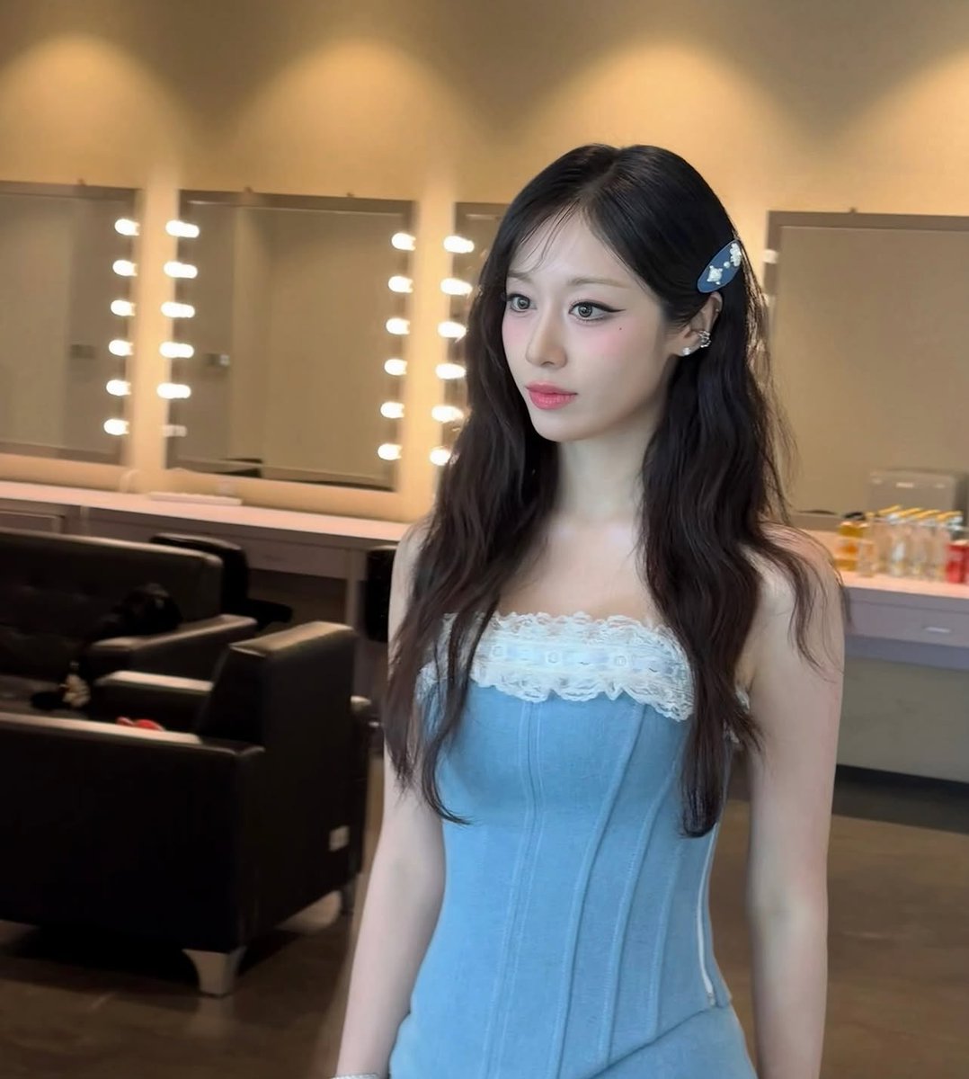 jjingyeon's tweet photo. ⠀  
                a baby in soft blue 

⠀ https://t.co/DP9KqQqXbB