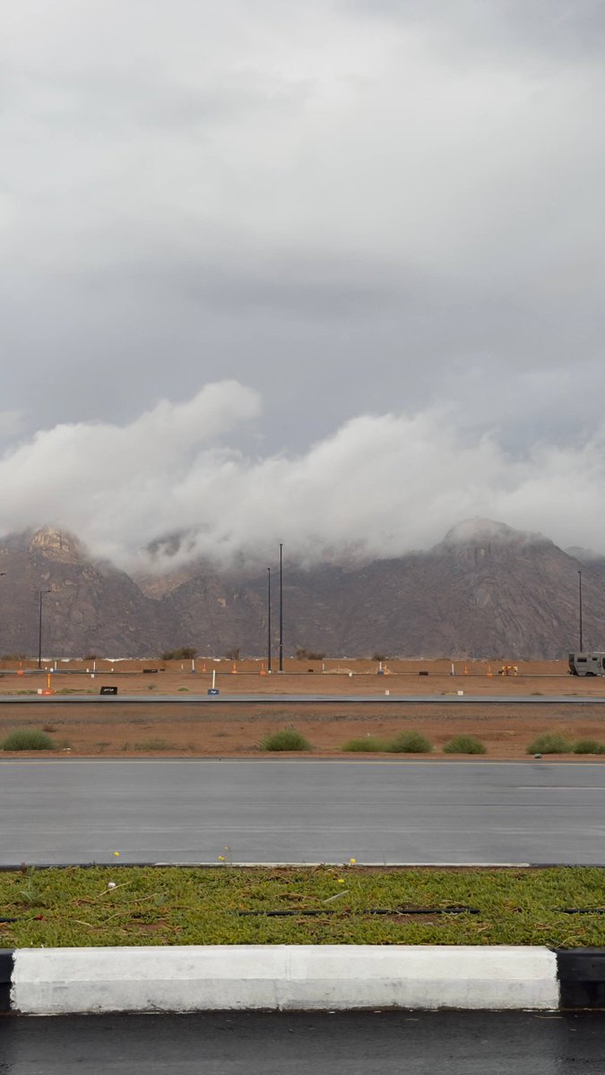 يالله برزقٍ يحوّل مثل وبل السحاب
ألذ من شربة الماء بعد طول الضما