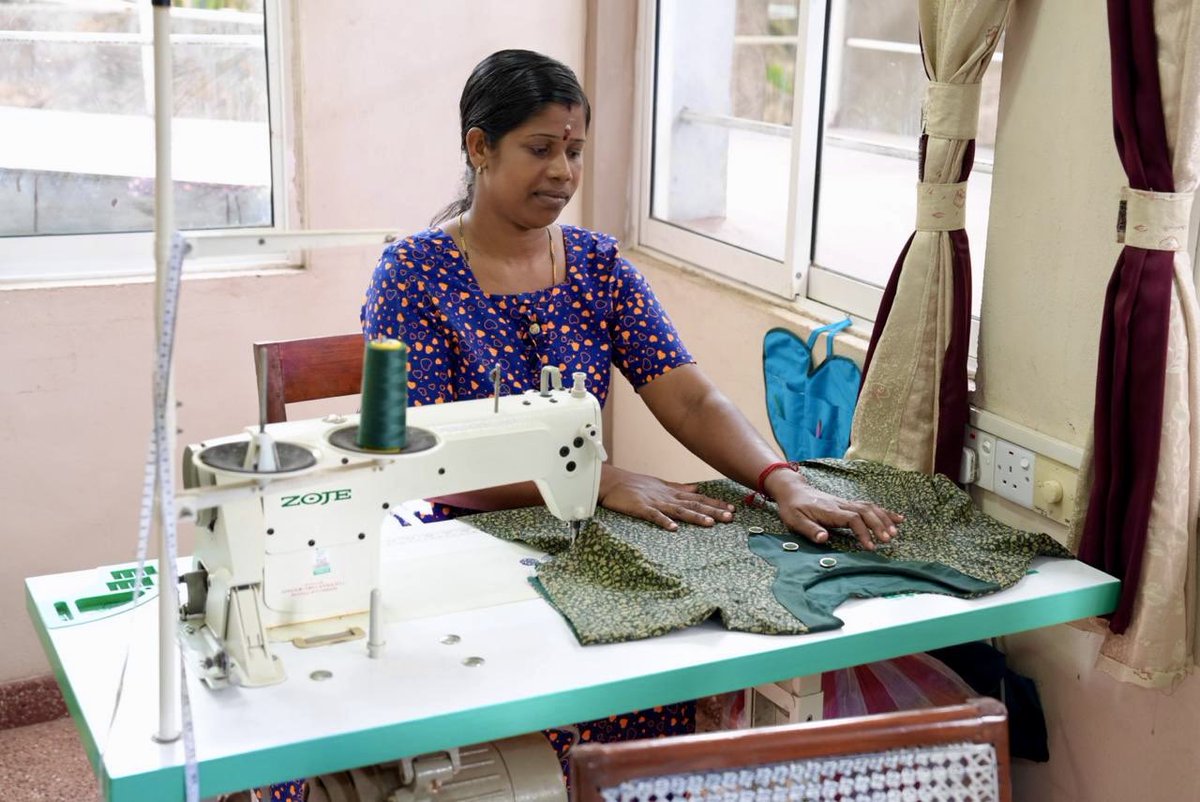 MAFrancheUN's tweet photo. Inspiring visit to Association for Rehabilitation of the Differently Abled in Jaffna, a centre supporting persons with disabilities since 1990 to build skills and livelihoods.

Great to meet women generating income through sewing, garland and envelope making. https://t.co/paYK48ETTw