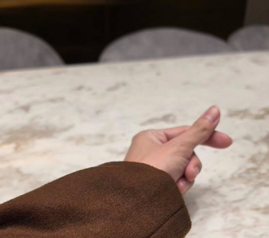 hourly pondphuwin tweet media