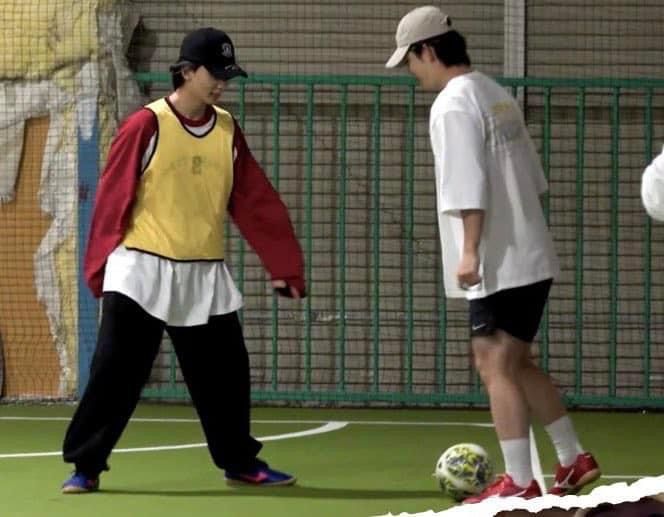 정쿱 옷 차이
윤졍안 꽁꽁싸매입을때 최승쳘 다리 다 드러내놓고