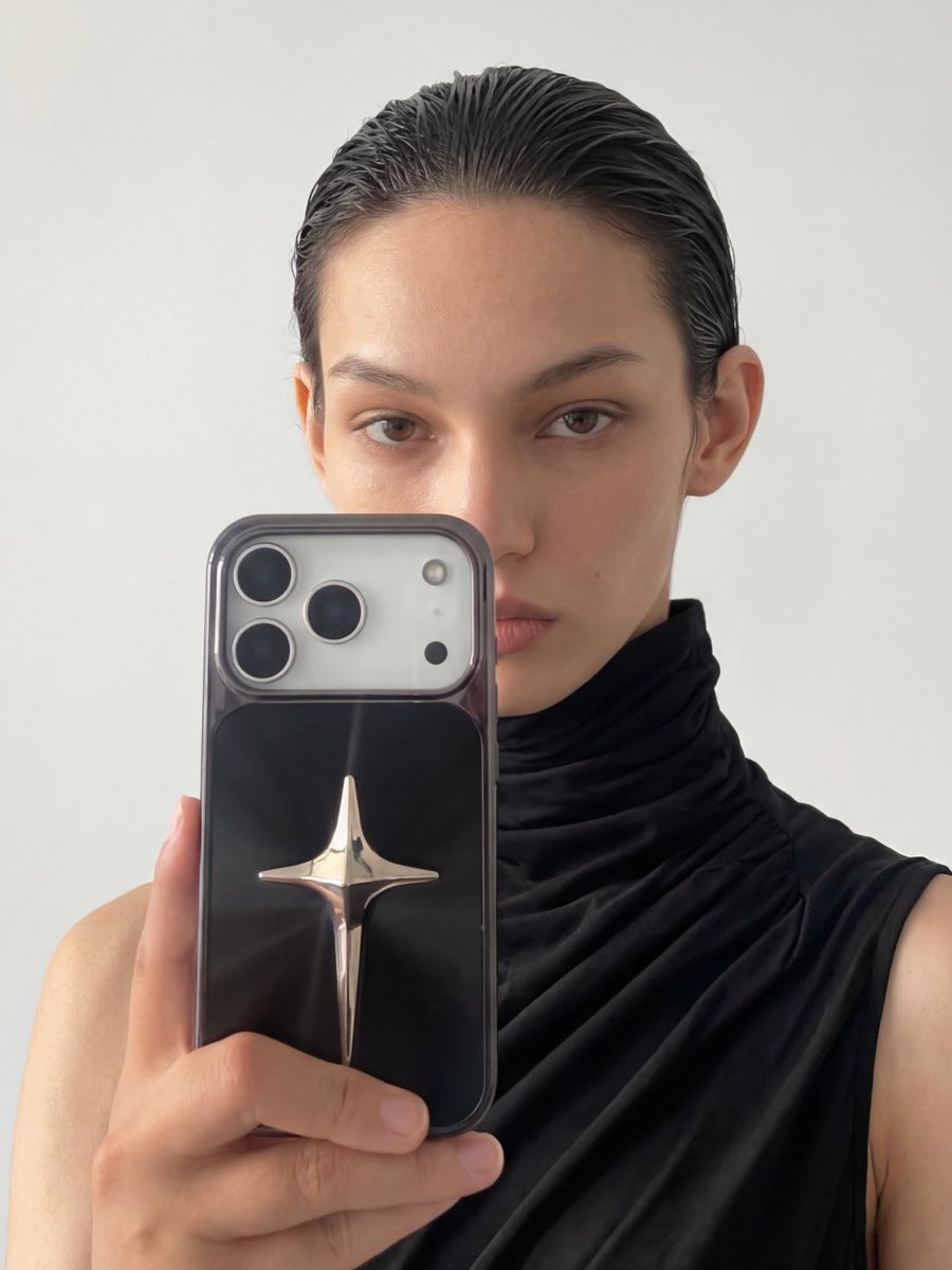 XTENDEDiDENTiTY's tweet image. Introducing our new Metallic Case. ✨ 
Featuring a futuristic reimagining polar stars and our iconic bow design. 

新作「Metallic Case」が登場。✨ 
極星（ポラリス）の近未来的な輝きと、アイコニックなリボンデザインの融合。

#techaccessories #スマホケース #iPhoneケース #futuristic