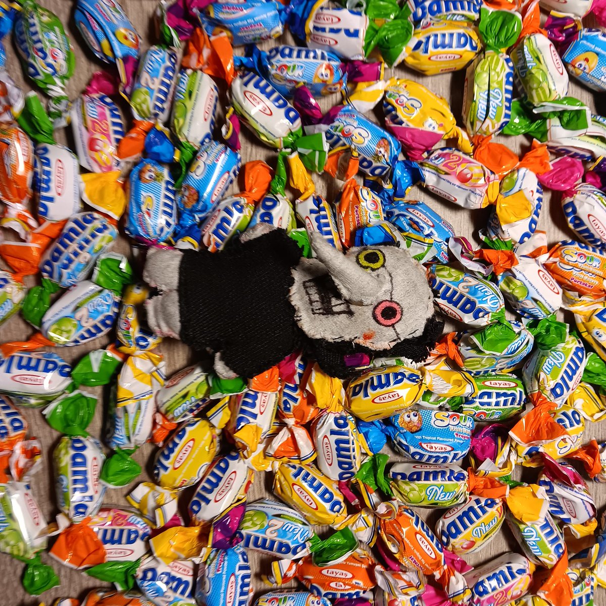 useless worm tweet media