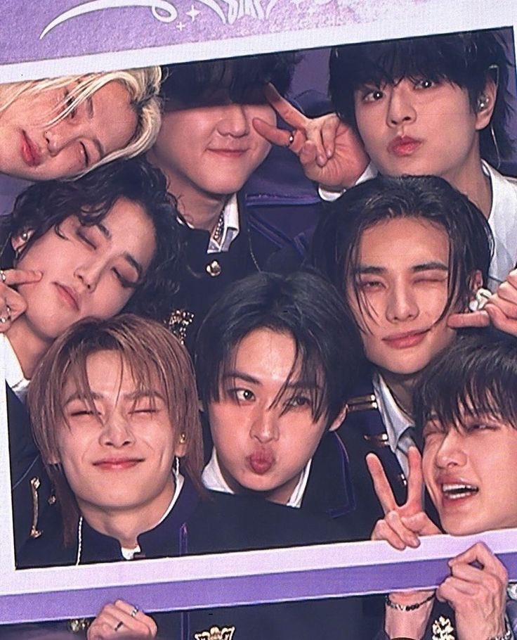 chriskzone's tweet photo. happy 8th my loves 🥹🫶🏻 @Stray_Kids https://t.co/DzlkYEl5Fc