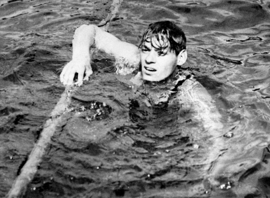 Roger-Viollet tweet media