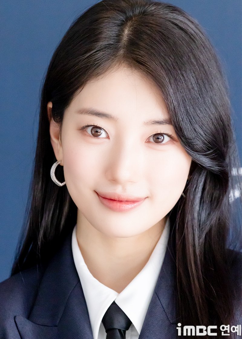 imbcenews's tweet photo. [포토] 수지, 부드러운 미소
#수지 #배우 #서울 #호텔 #브랜드프레젠테이션 #행사_260325 [iMBC연예]

배우 수지가 25일 오후 서울 강남구 삼성동에 위치한 한 호텔에서 열린 스위스 워치 브랜드 프레젠테이션 행사에 참석해 포즈를 취하고 있다.

🔗https://t.co/3TVxojF6bw https://t.co/ou9lgNhAKB