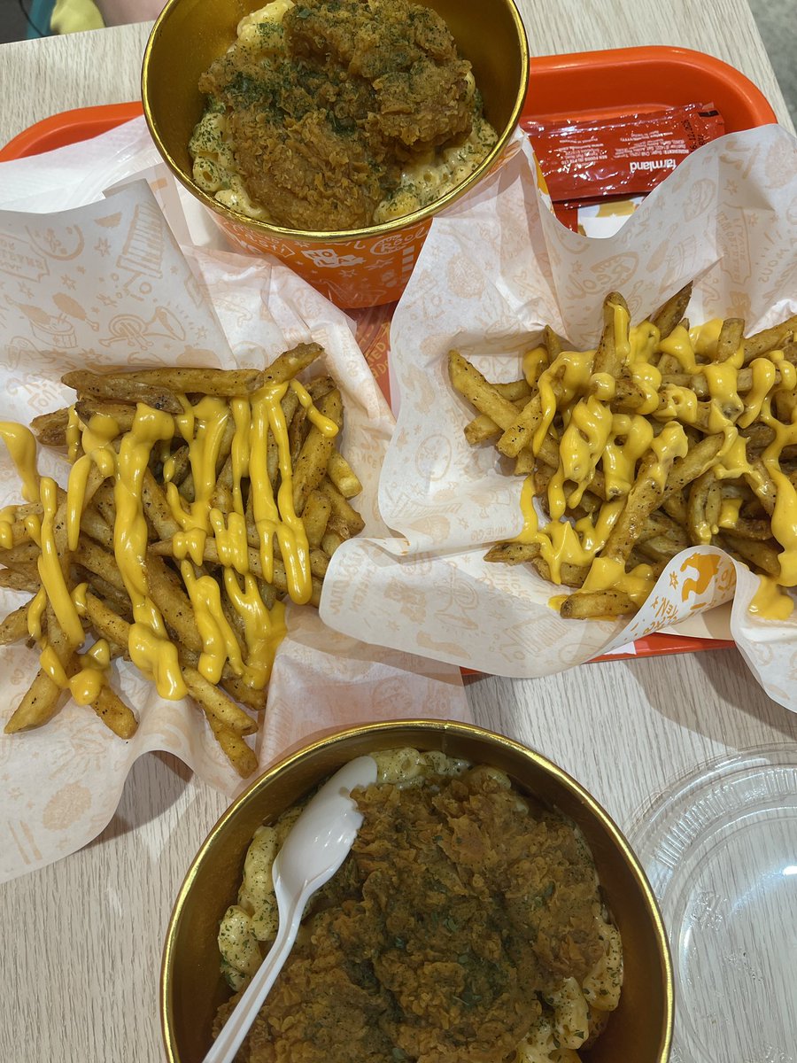 childetoelicker tweet media