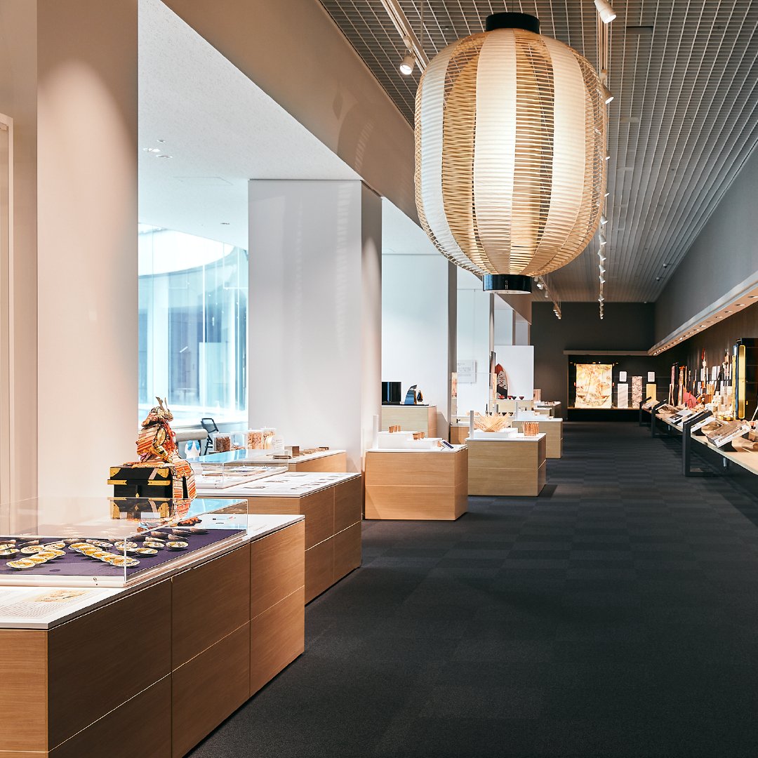 週の始まり、伝統工芸の世界へ
本日も10時より開館いたします

✅10-18時｜入館17時半
✅予約不要

🎫74 CRAFTS EXHIBITION／職人実演
🎫Tradition Meets Today #6
🆓収蔵品展「季節を愉しむ」#19
🆓京乃TANAサテライトギャラリー

本日の職人実演は「かるた」です🎴