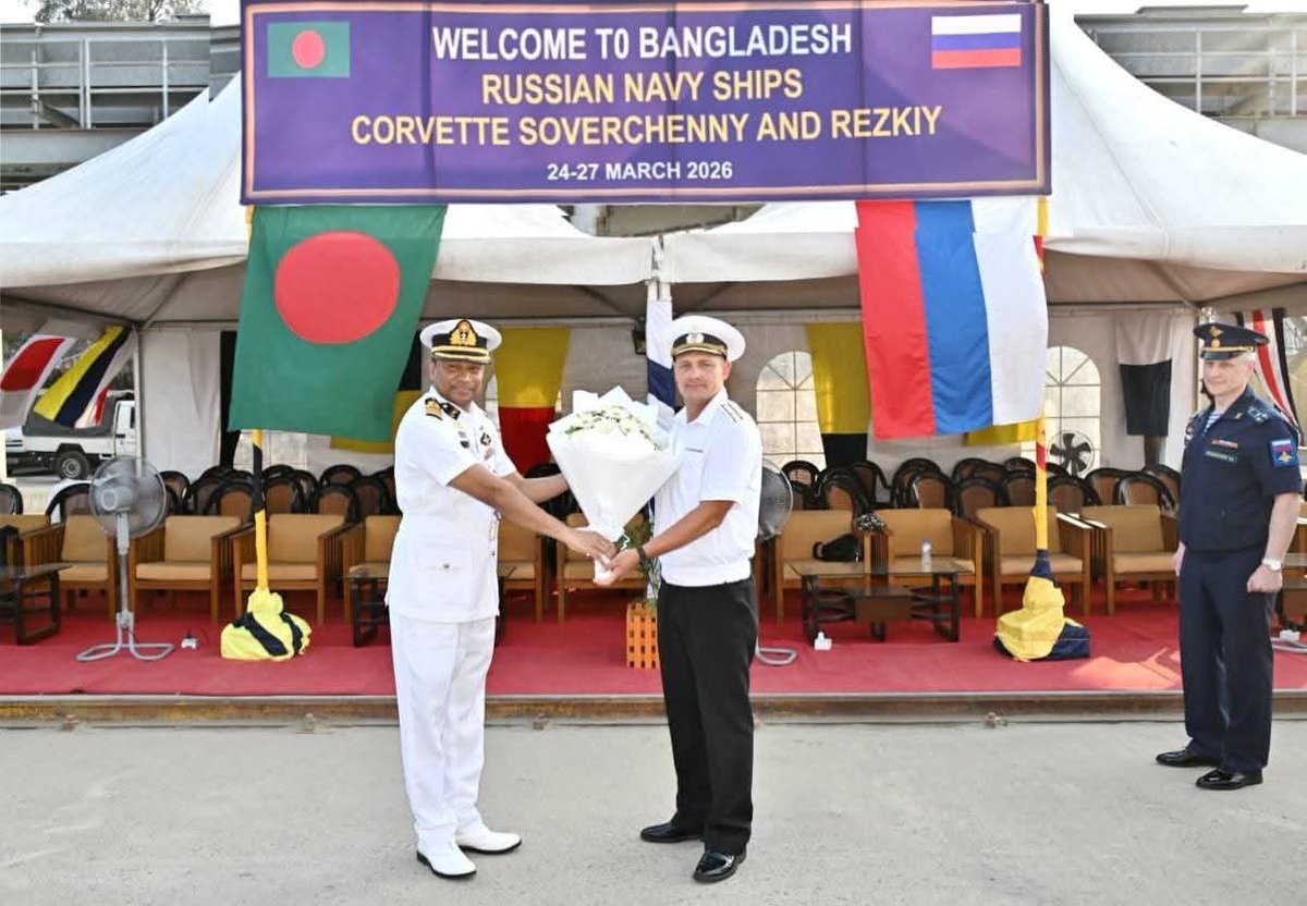 Russian navy ships arrive in Chattogram,Bangladesh  for courtesy visit
The ships were welcomed by the Chief Staff Officer of the Chittagong Naval Area.Earlier, the Bangladesh Navy ship BNS Umar Farooq formally received the Russian vessels in the Bay of Bengal.