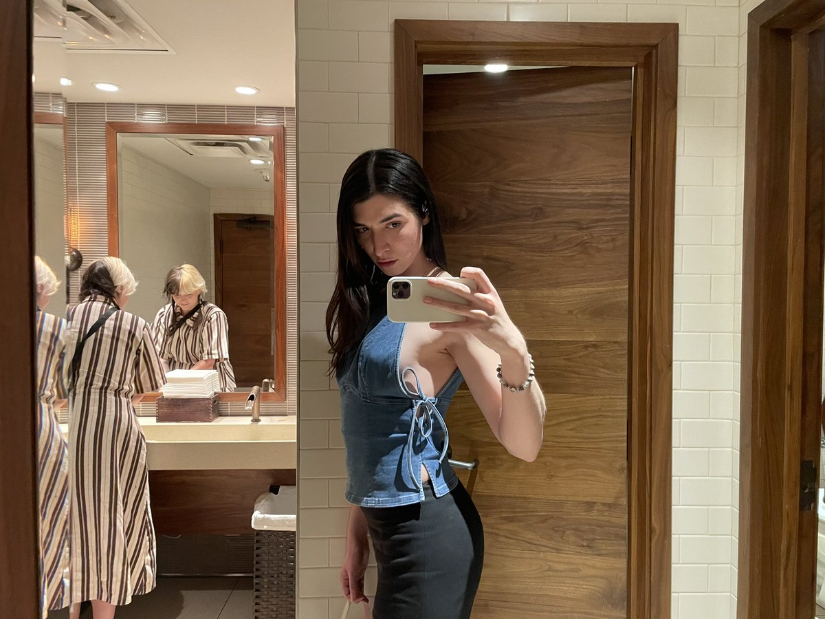 pre_milf's tweet photo. beginning of spring https://t.co/ps0exF3tOi