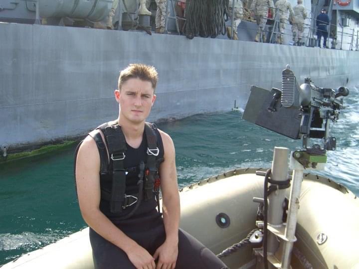 realJoelLarson's tweet photo. If I were President, I’d make sure America leads in securing the world’s critical resources (oil, minerals…etc) —before China or Russia does. 

@realDonaldTrump thank you for your service 🇺🇸

#navy 
#machinegunner 
#trump 
@USNavy https://t.co/rvhUPYZoHO