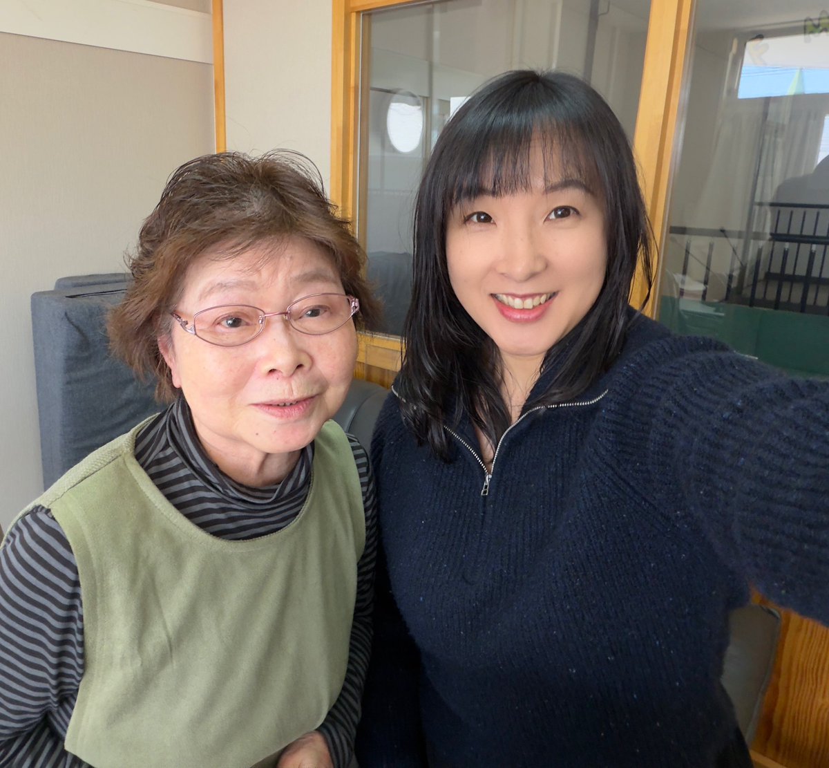 miwa_comm's tweet photo. FMはな 退職するパーソナリティMIWA（26.3.31で退職）    各コーナー最終回を迎えています。
新聞拾い読みは、町民の方に解放していました。
およそ１3年間定期的に出演してくださっていた「工藤昌恵」さん。本日最後の出演。長い間、パーソナリティMIWAを支えてくれてありがとうございました✨ https://t.co/KEIu9v3UpQ