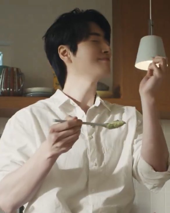 dayinmytaste's tweet photo. 브랜드는 달라도 한결같은 밀키의 바닐라 셔츠 코어🤍 https://t.co/vWHpHZyAab