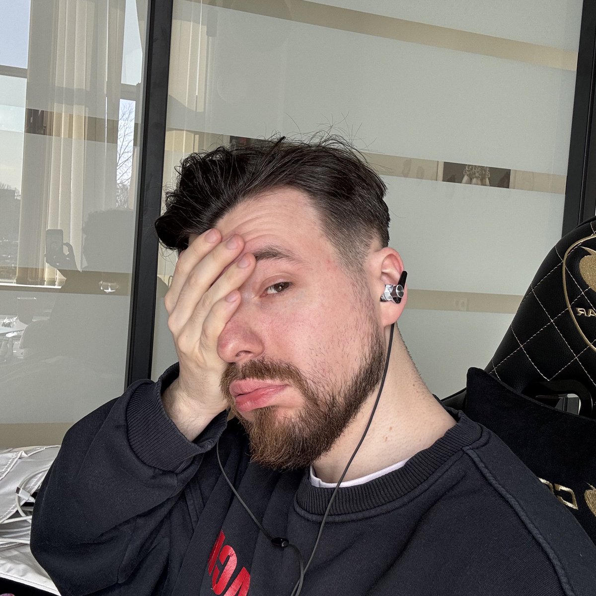 денис (на работе завис) tweet media