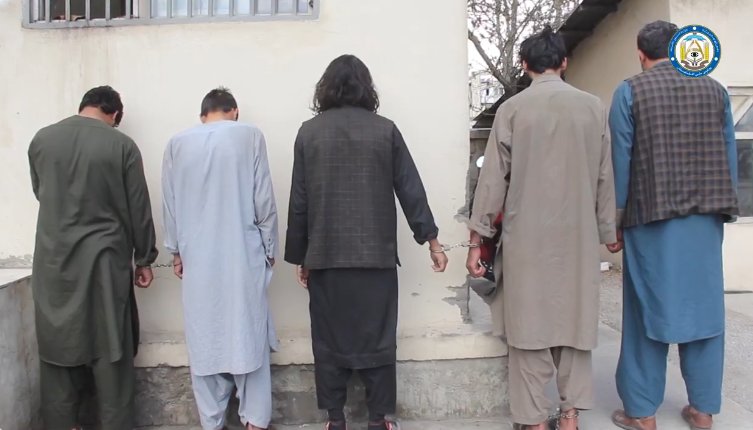 کوم غله چې نیول کیږي او په خپل جرم اعتراف وکړي، باید ژر او په عام محضر کې مجازات شي، د هېواد د امنیت او د هېوادوالو د خوندیتوب لپاره دا مهمه شرعي نسخه باید په بیړه تطبیق شي، نه په ځنډ سره...
#نظر