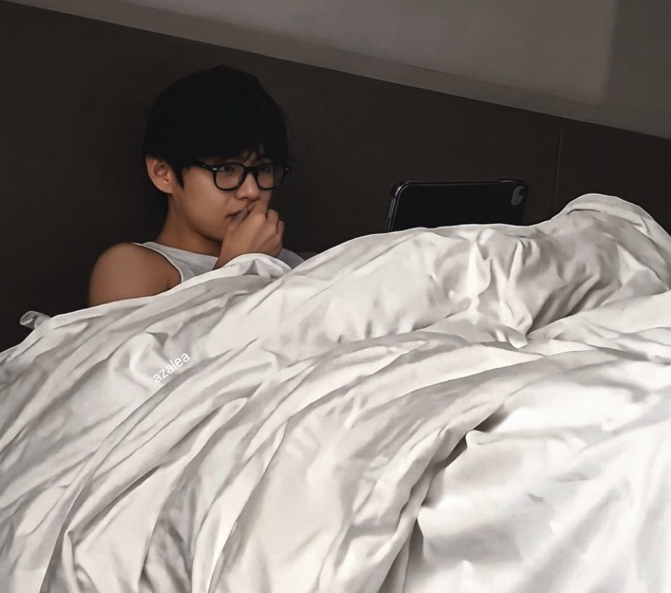 Intimate_kookv's tweet photo. สารภาพตามตรงว่า ตอนมองไกลๆโคตรเหมือนกันมากอะ 555555 https://t.co/YDql5bQZut