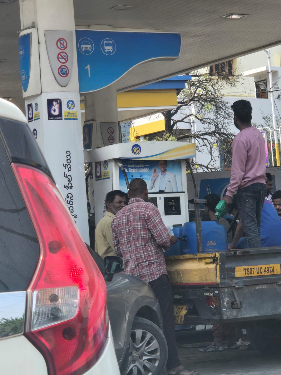 Esoteric1988's tweet photo. @hydcitypolice  you should look at cases like these.This can be dangerous and at the same time hoarding will lead to artifical shortage. https://t.co/dsHsUhOOyS