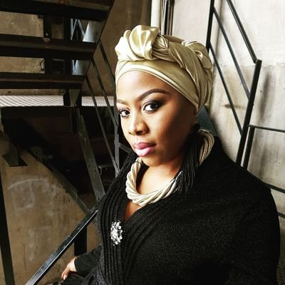 Powerfm987's tweet image. [PODCAST] Resolving sibling rivalry when your parents are the instigators.

@KeaNcube was in conversation with 
Relationship and Transformation Coach,Mamanese Matlabe.

Listen to the full conversation here: power987.co/4swdkND

#POWERUp