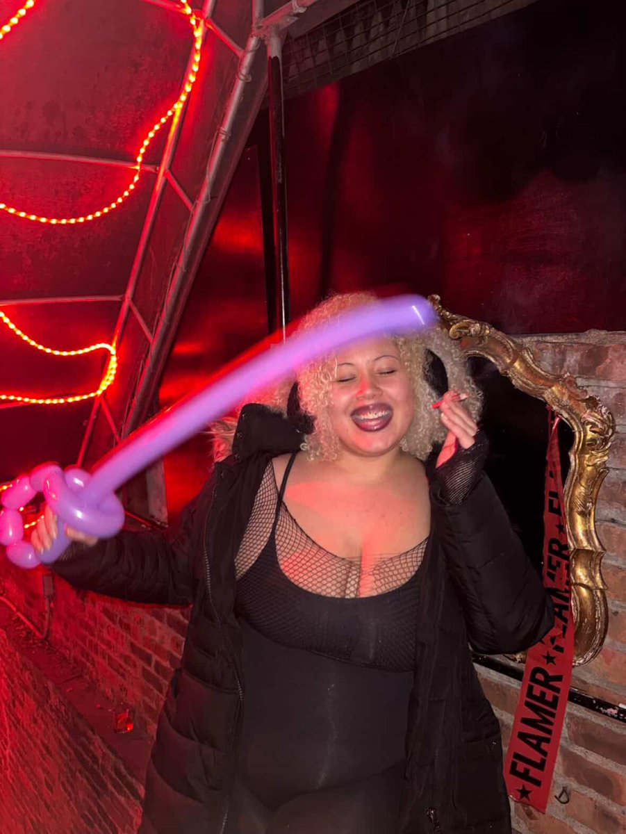 DomiDominatrix's tweet photo. aren't i just the cutest ? https://t.co/BeEOqSWQuC