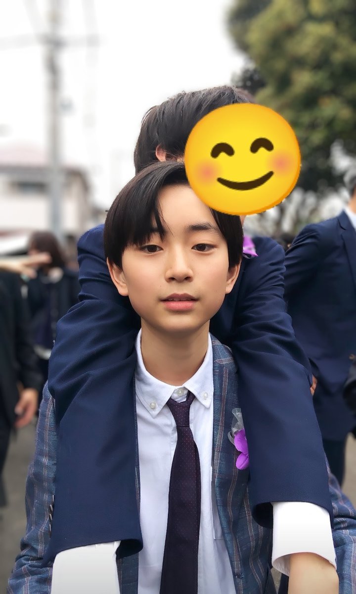 0528kanaru's tweet photo. 今日は小学校の卒業式でした。
この6年間色々なことがあったけど、たくさんの友達に囲まれて最高の笑顔で卒業しました✨
大好きな友達やお世話になった先生方、6年間本当にありがとうございました🥹
中学生になっても頑張ります！！
#卒業式
#みんなありがとう
#野林万稔
#オスカープロモーション https://t.co/6CLecFCAnP