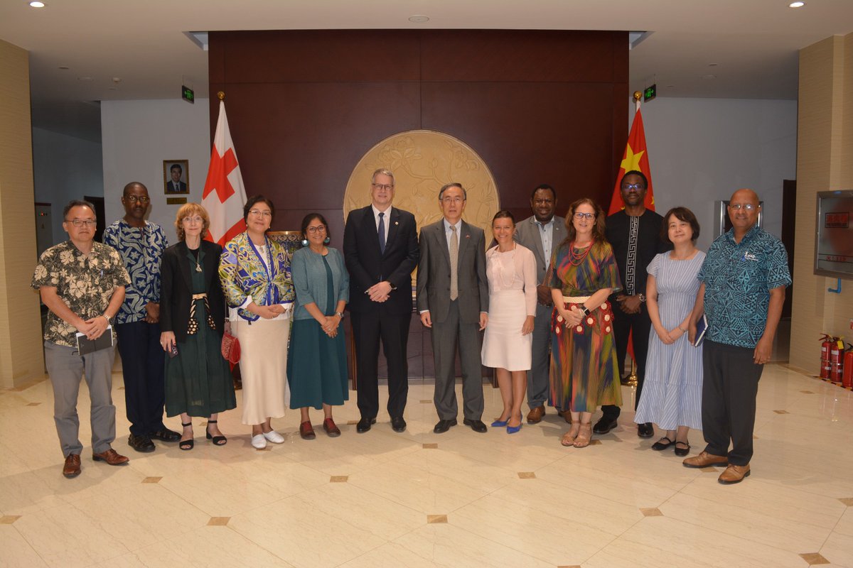 UNinFiji's tweet photo. Day 2 of the UNCT mission in Tonga 🇹🇴 saw continued dialogue with government, civil society and diplomatic partners, reaffirming collaboration on climate resilience, gender equality, governance, and inclusive development under Tonga’s national vision. 🌊✨ https://t.co/s8BIv4odp5