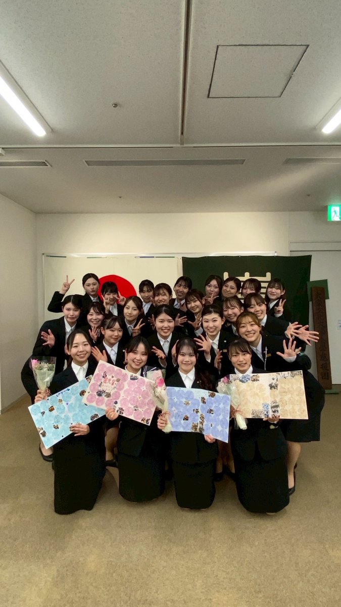 db_shinkan's tweet photo. [新歓イベントまであと3日！]
本日紹介するのは、全学応援団チアリーダー部GOLD DEERS（ @GOLD_DEERS  ）です！

活動内容は大会に向けて週3回の部活動、または箱根駅伝、ラグビー応援など様々な部活動の応援を行っています📣
部員のほとんどが未経験者で、チア経験者も運動未経験者も大歓迎です🌸✨ https://t.co/sMNj0jB6Iu