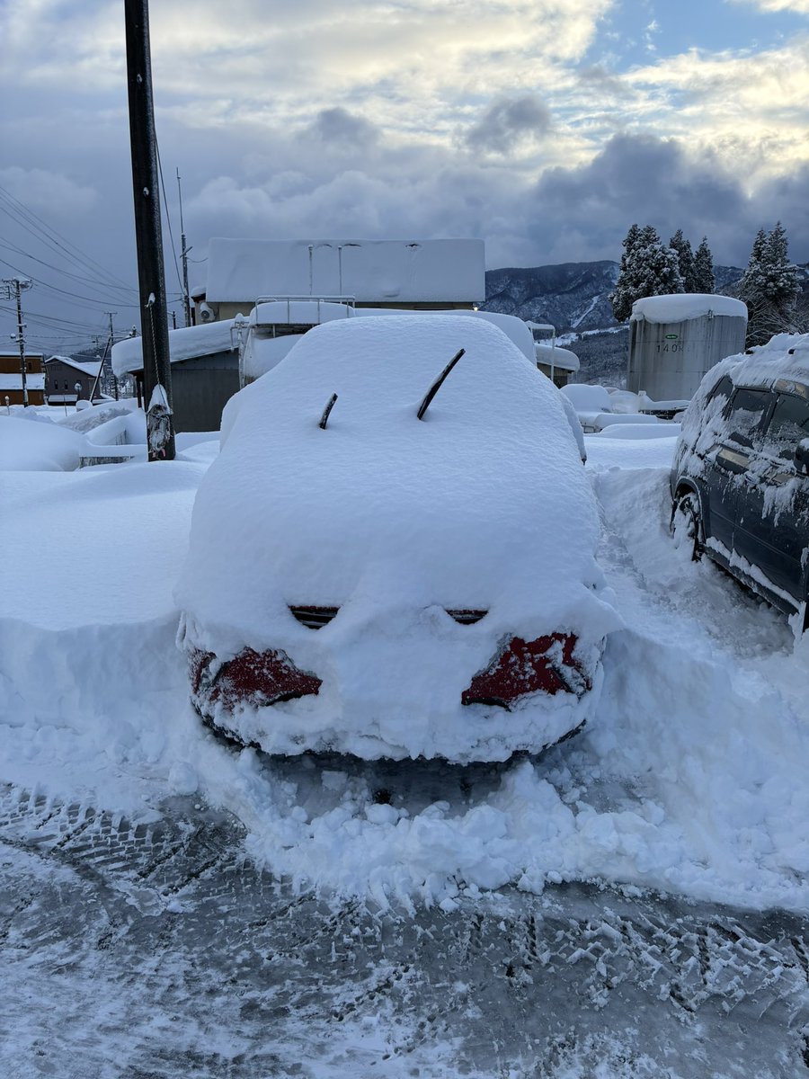 arakichi1's tweet photo. 安い愛車への最大積雪はこちら 1/12 https://t.co/L8RLA3hEZp
