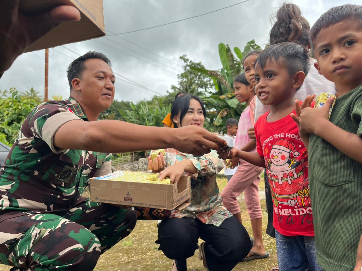 Kodam9Udayana's tweet photo. Dandim 1627/Rote Ndao Hadirkan Layanan Kesehatan Gratis dan Bantuan Gizi di Desa Mundek
#TNIUntukRakyat #Kodim1627RoteNdao #PengobatanGratis #KesehatanMasyarakat #NTT #RoteNdao #PersitKCK #PeduliSesama https://t.co/zXlaOGMrIT