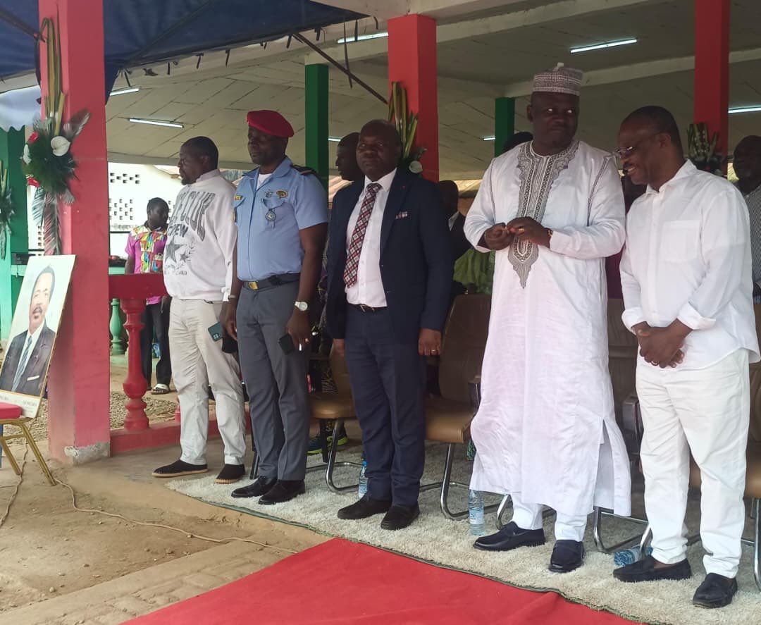 CRTV_web's tweet image. C’était en présence du maire d'Okola, parrain de cette promotion et du Représentant-Résident de l’#IAI-Cameroun, Armand Claude Abanda.