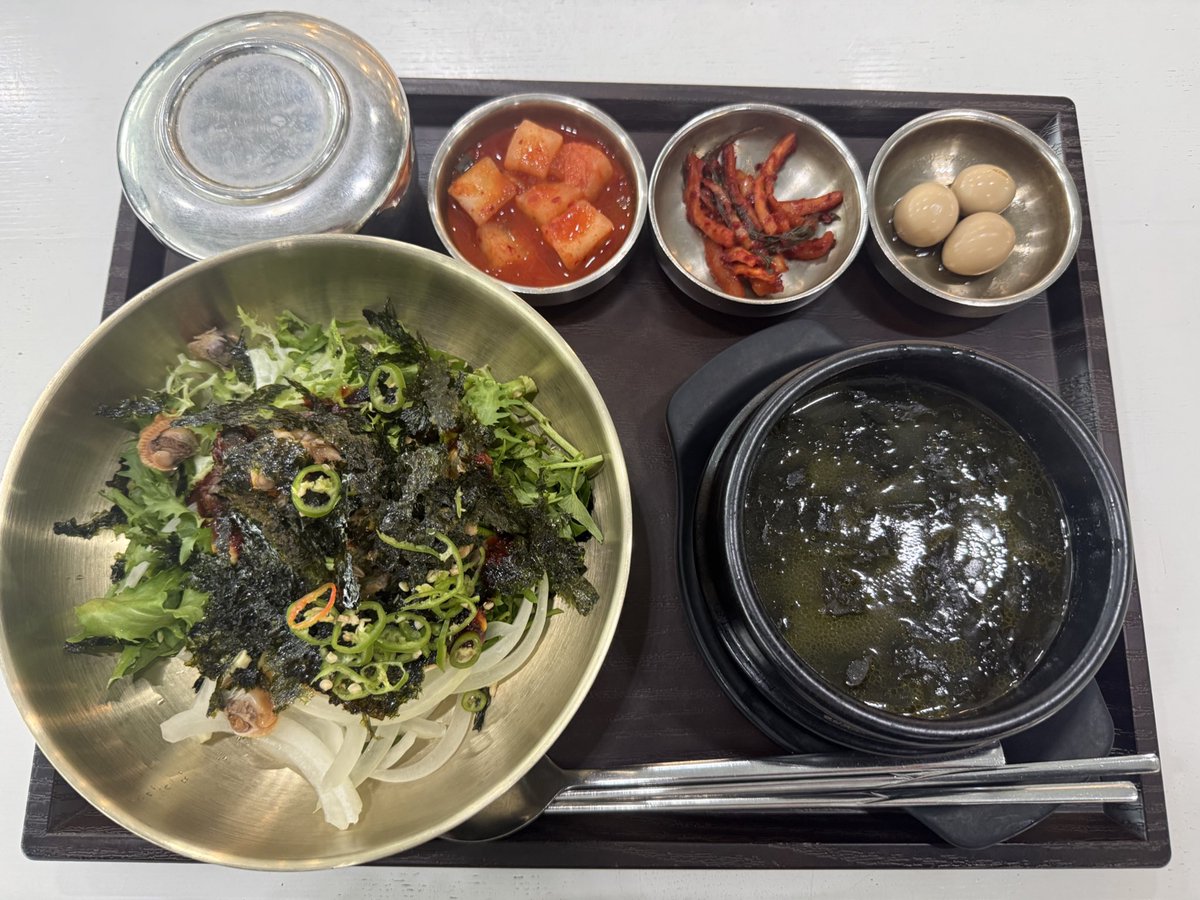 あの、人生で初めて꼬막비빔밥(発音できない)を食べたんですけど、めちゃくちゃ美味しくて美味しくて毎日食べたい。毎日食べたい。