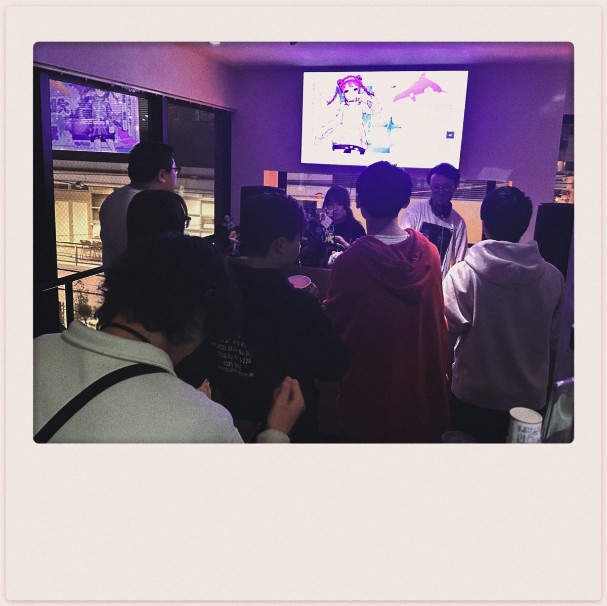 #V_LOUNGE ご来場ありがとうございました〜！🎧✨  

会場全体で交流を楽しまれている雰囲気があってとても嬉しかったです🎶  

Vチューバー楽曲はジャンルも幅広いので、  
今回のイベントをきっかけに新しい出会いや好きな曲が増えていたら嬉しいです🎤💫  

またぜひ一緒に楽しみましょう〜！🙌✨