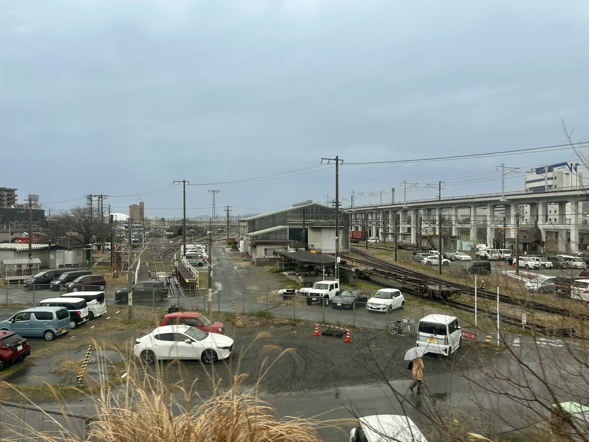 雨の岡山機関区