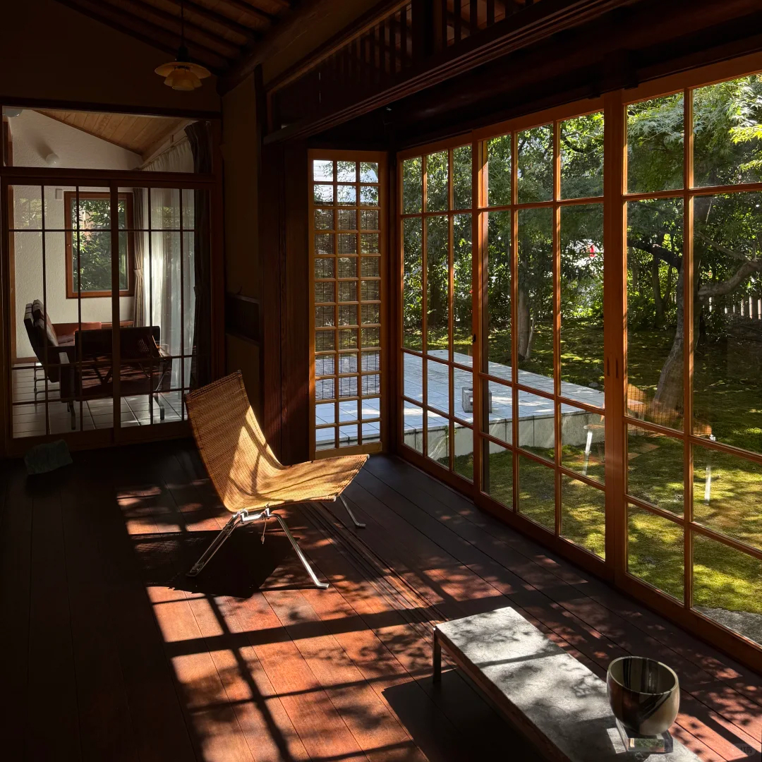 Lune_Aster's tweet image. My ideal life: city sunsets, cherry blossoms, slow tea, quiet home, mountain walks. Simple, calm, and full of joy. #SlowLiving #SimpleLife #Kyoto
