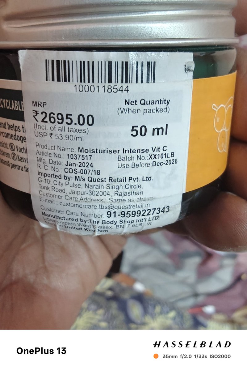 RSRINIVASDORA1's tweet photo. @NykaaMan @MyNykaa Nykaa sale duplicate product so many times return your duplicate product so many your courier partner attempt but no one pickup,  How to sell medicated product in your brand name NYKAA, It's very bad experience in Nykaa, Is it service nykaa??? https://t.co/tEALmT5GUK