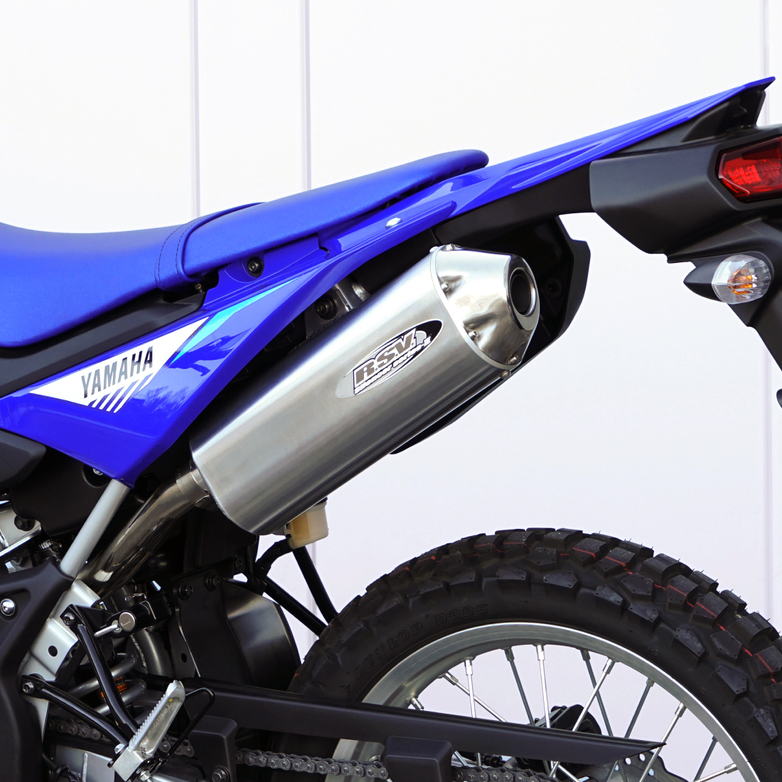 【予約開始！】
お待たせしました！
WR125R用RSVシリーズⅢサイレンサーが完成しました！
発売は4月上旬予定で、税込定価￥49,060です！
横浜店、川崎店で先行オーダーを受付中です。
遠方のお客様はお電話でお申込み頂けます。

また 先行オーダーされたお客様へは素敵なプレゼントをご用意しました！