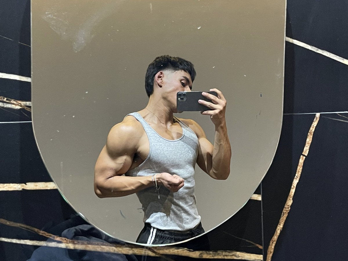Jonathanlpzz's tweet photo. Qué tal mi mullet? 🫂 https://t.co/rXSUmGAQa4