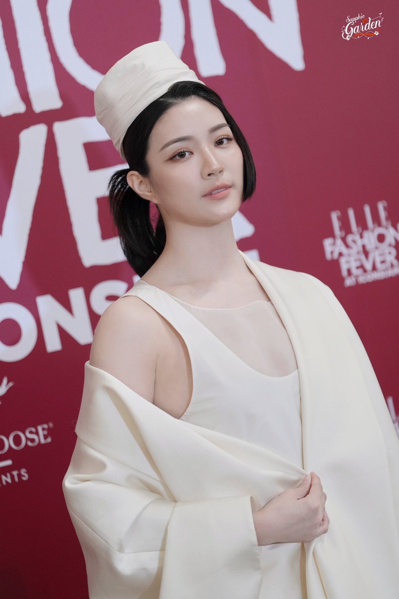 sapphic garden tweet media