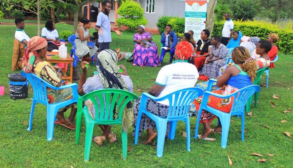 CERAIUg's tweet photo. Community mobilizing and movement building is key to build a strong grass-root community-led movements to fight oil injustices in Uganda. We believe that women are good leaders to stop fossil fuel exploitation in Uganda.#stopEACOP #RepowerAfrika #RenewableEnergy https://t.co/qcAFM5qmFS
