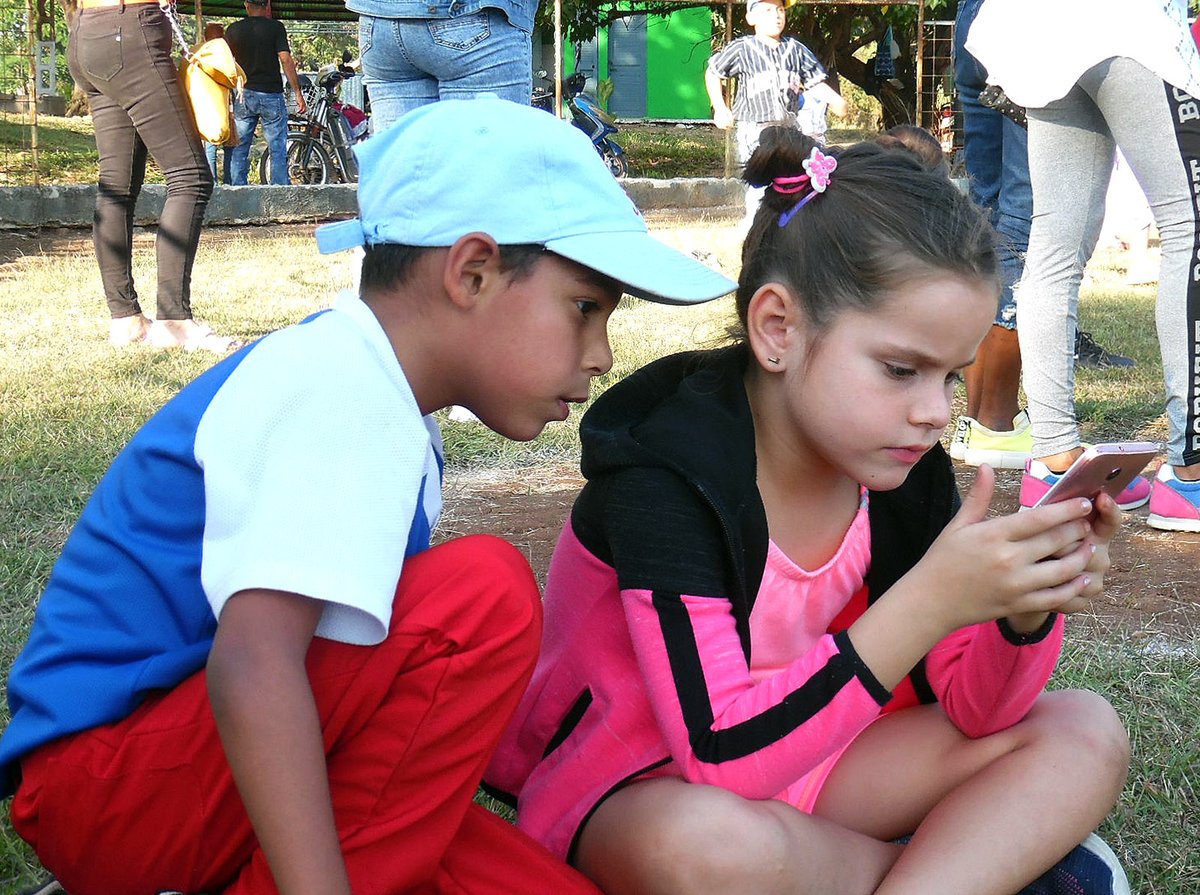 #TribunalesCubanos Art 5 de Ley 156 Código de las Familias establece en incisos k, l y m el derecho de niños y adolescentes a la identidad, información que favorezca su bienestar y desarrollo integral, así como a la comunicación familiar.