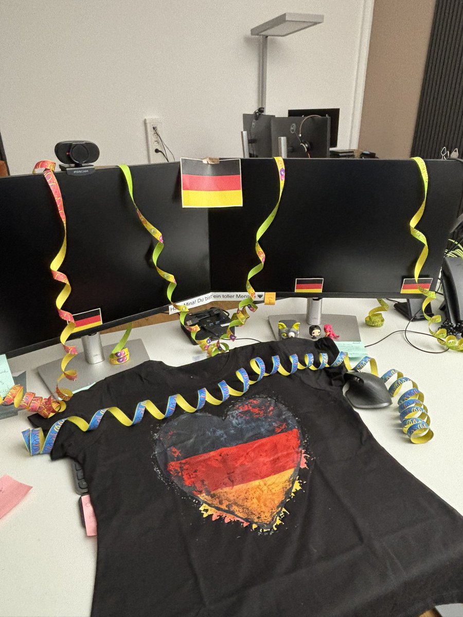 MiNa🇮🇷 tweet media