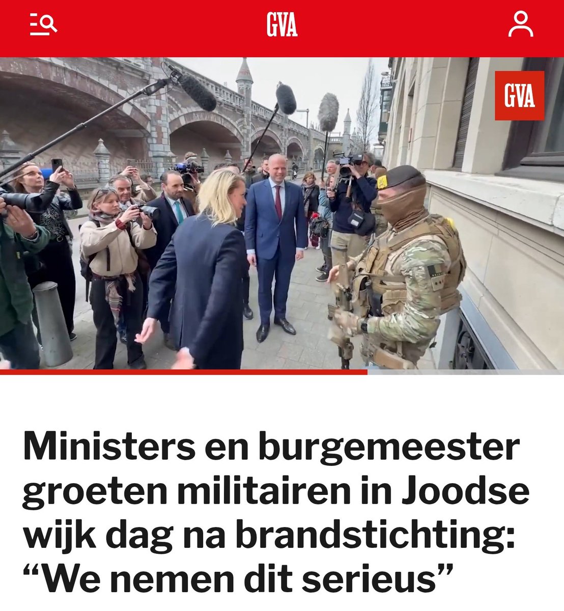 Bennytouzine's tweet photo. Antwerpenaren leven al meer dan 10 jaar in een oorlogszone, waar drugsbaronnen en drugsverslaafden de baas zijn en explosieven en kogels gewoon door gevels vliegen.

Geen militairen gezien.

De slogan van N-VA: "Wees blij dat je een tweederangsburger bent in je eigen stad. 😍" https://t.co/xFqVlGG6MY