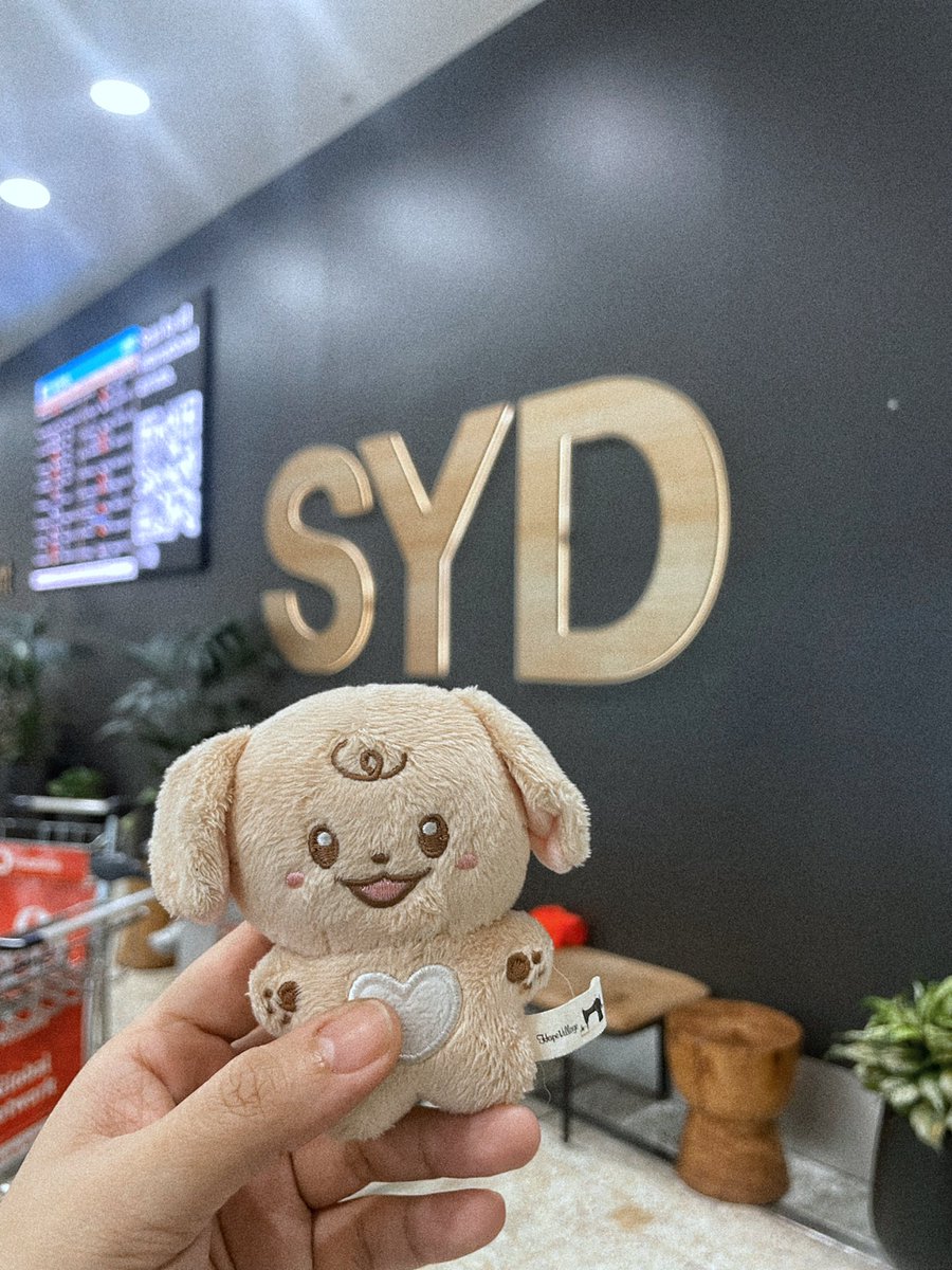 j —⋆⋆ tweet media