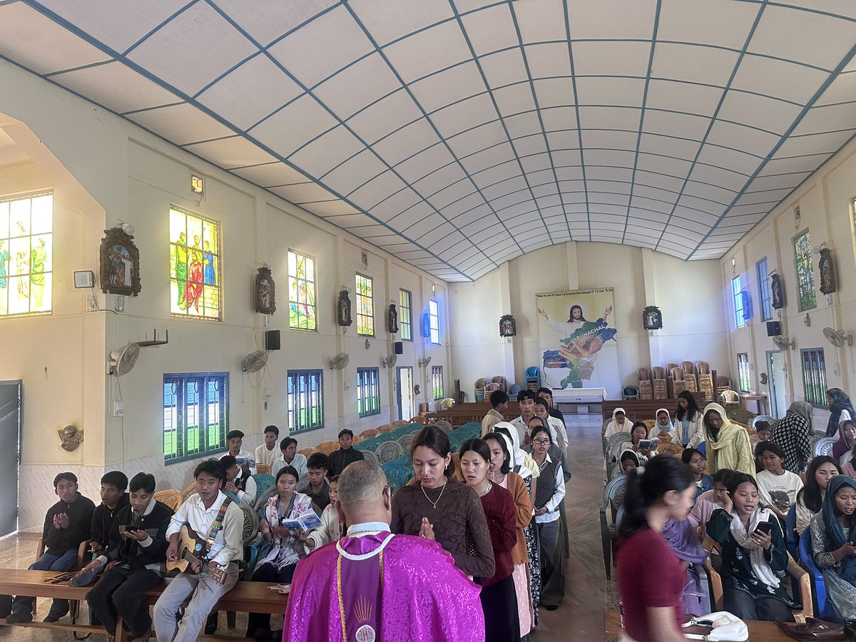 DioceseMiao's tweet photo. College Youth make pilgrimage to Miao Shrine. https://t.co/l506OIa2Xk